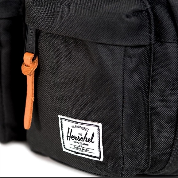 *SOLD* Herschel Eighteen Hip Pack Crossover Fanny Pack NWT Black - Picture 5 of 11